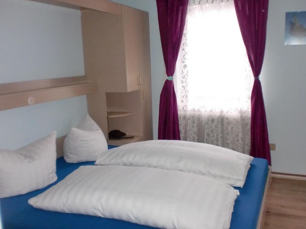 Hotel Sonne Бад-Вільдбад Номер фото